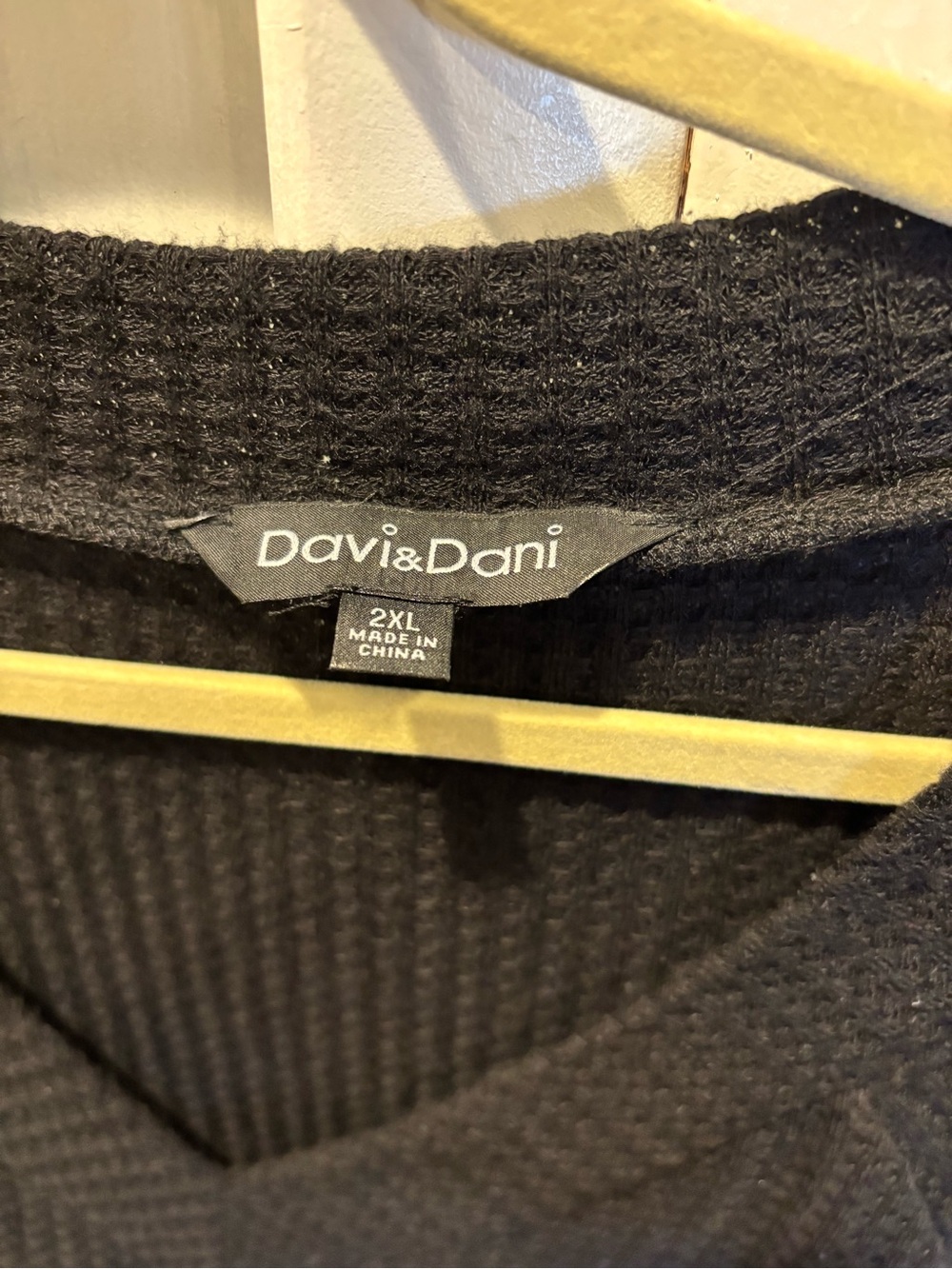 DAVI & DANI Women’s Black V-Neck Sweater
